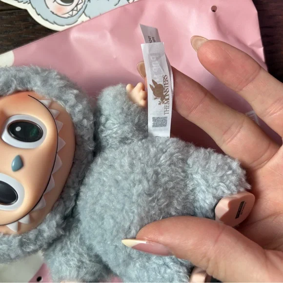 Exciting Macaron LABUBU sea salt coconut - Picture 4 of 5